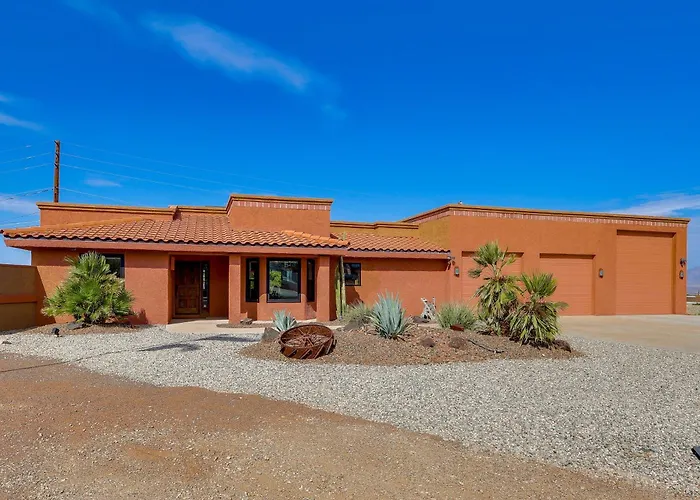 2 Mi To Havasu! Mtn-view Poolside Paradise * Lake Havasu City