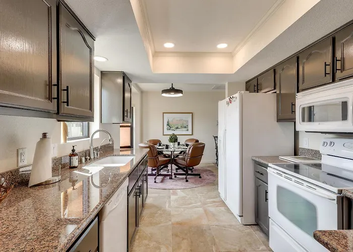 2 Mi To Havasu! Mtn-view Poolside Paradise Ferienhaus Lake Havasu City