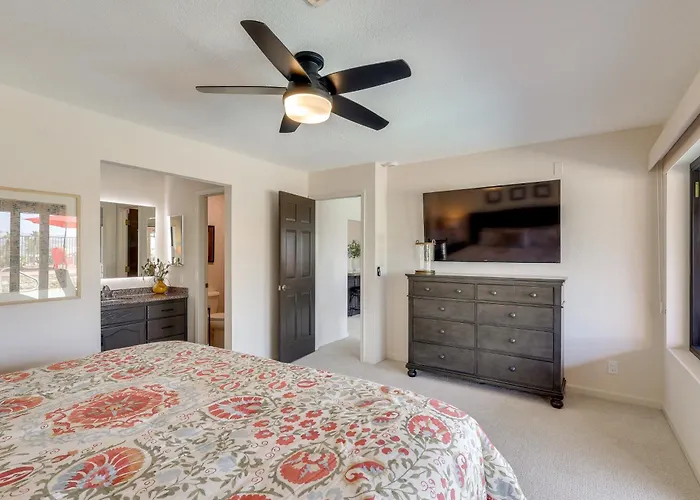 2 Mi To Havasu! Mtn-view Poolside Paradise Lake Havasu City