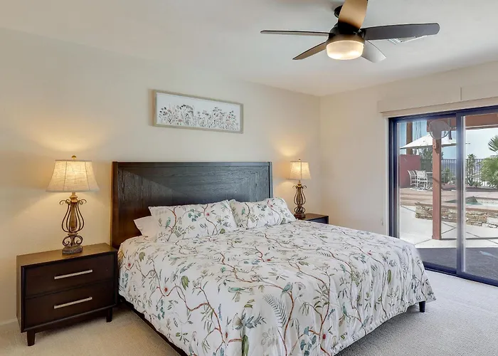 2 Mi To Havasu! Mtn-view Poolside Paradise * Lake Havasu City