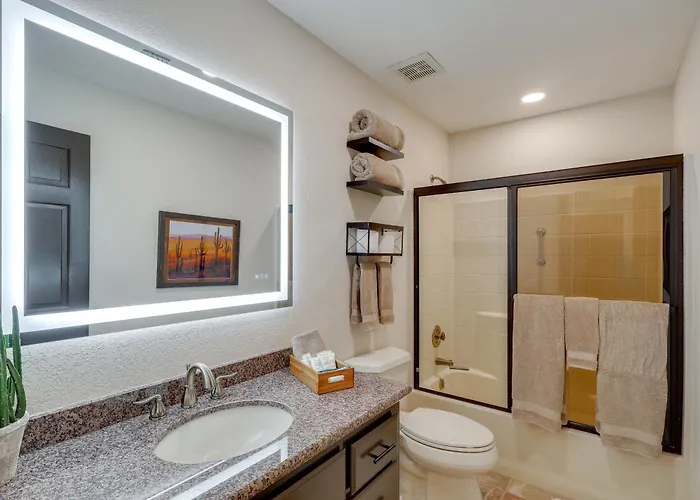2 Mi To Havasu! Mtn-view Poolside Paradise Ferienhaus