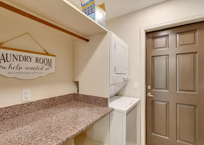 2 Mi To Havasu! Mtn-view Poolside Paradise Lake Havasu City
