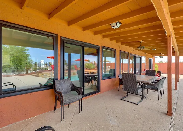 2 Mi To Havasu! Mtn-view Poolside Paradise Ferienhaus *
