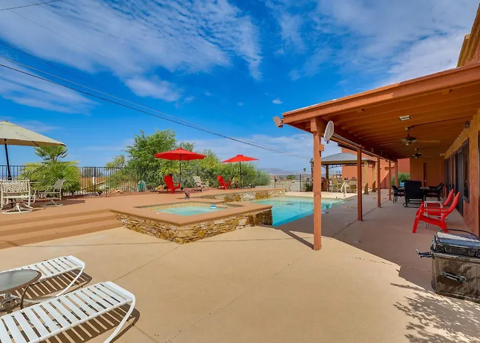 2 Mi To Havasu! Mtn-view Poolside Paradise Ferienhaus *
