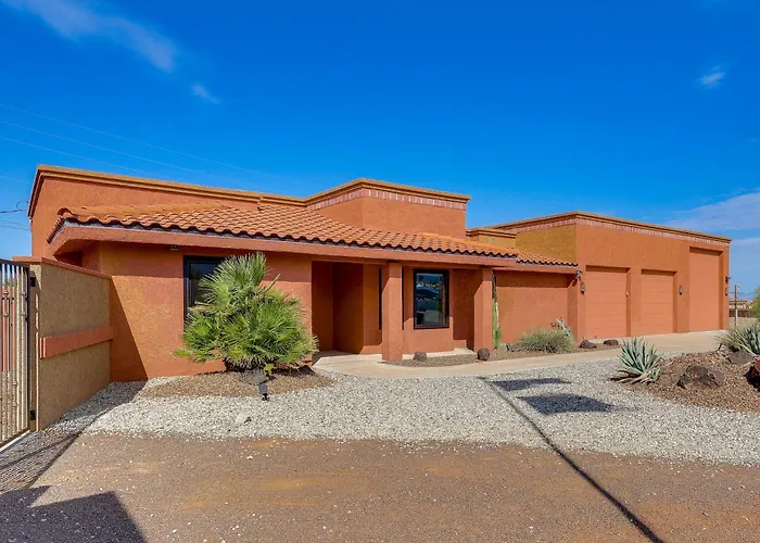 2 Mi To Havasu! Mtn-view Poolside Paradise * Lake Havasu City